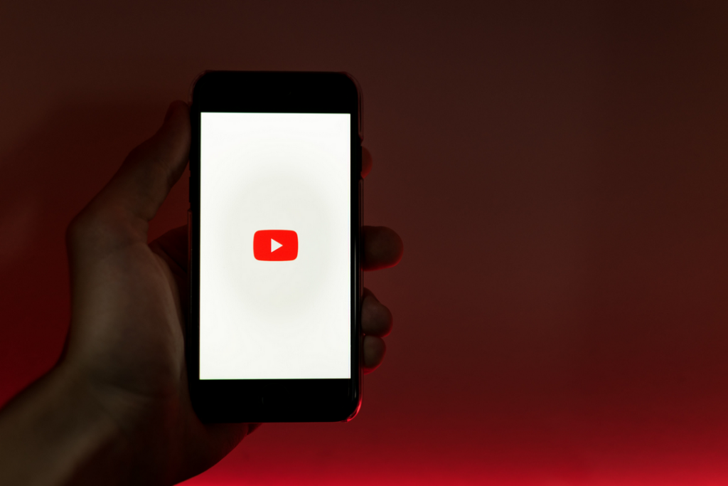 Usuários relatam lentidão no YouTube, e o Google atribui o problema ao uso de bloqueadores de anúncios